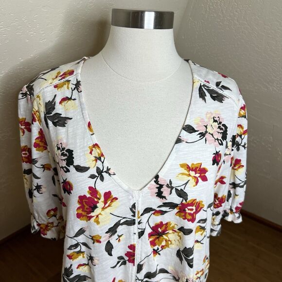 Lucky Brand Top Size Medium White‎ Floral Short Sleeve V Neck Peasant Ruffle Hem - Picture 3 of 10
